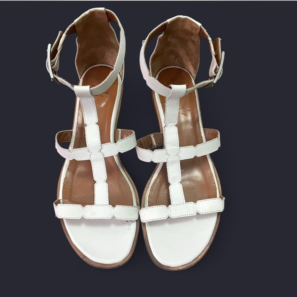 Aquatalia White Strappy‎ Sandals